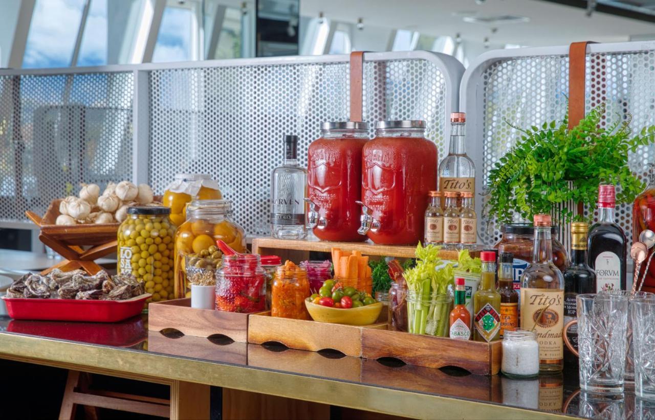 Qt Queenstown Dış mekan fotoğraf A Bloody Mary bar