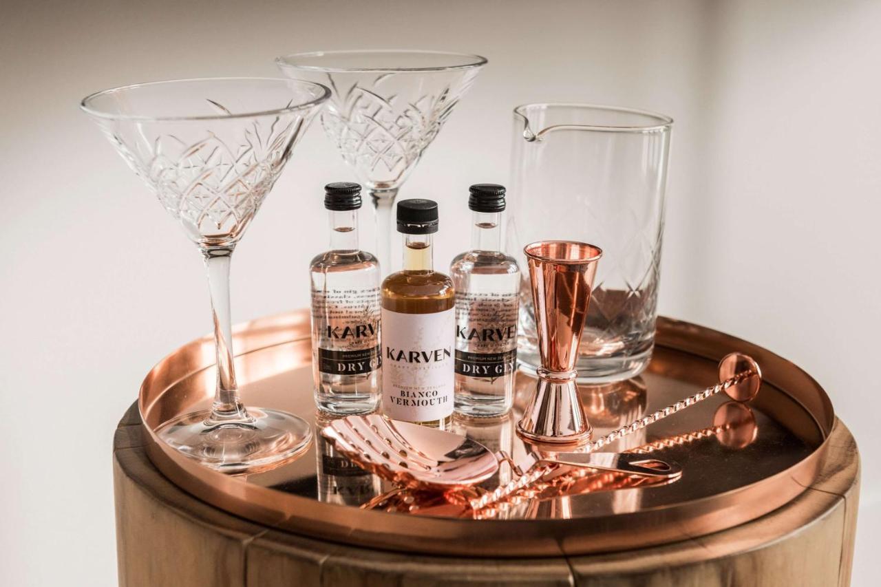 Qt Queenstown Dış mekan fotoğraf Mary Kavan Gin