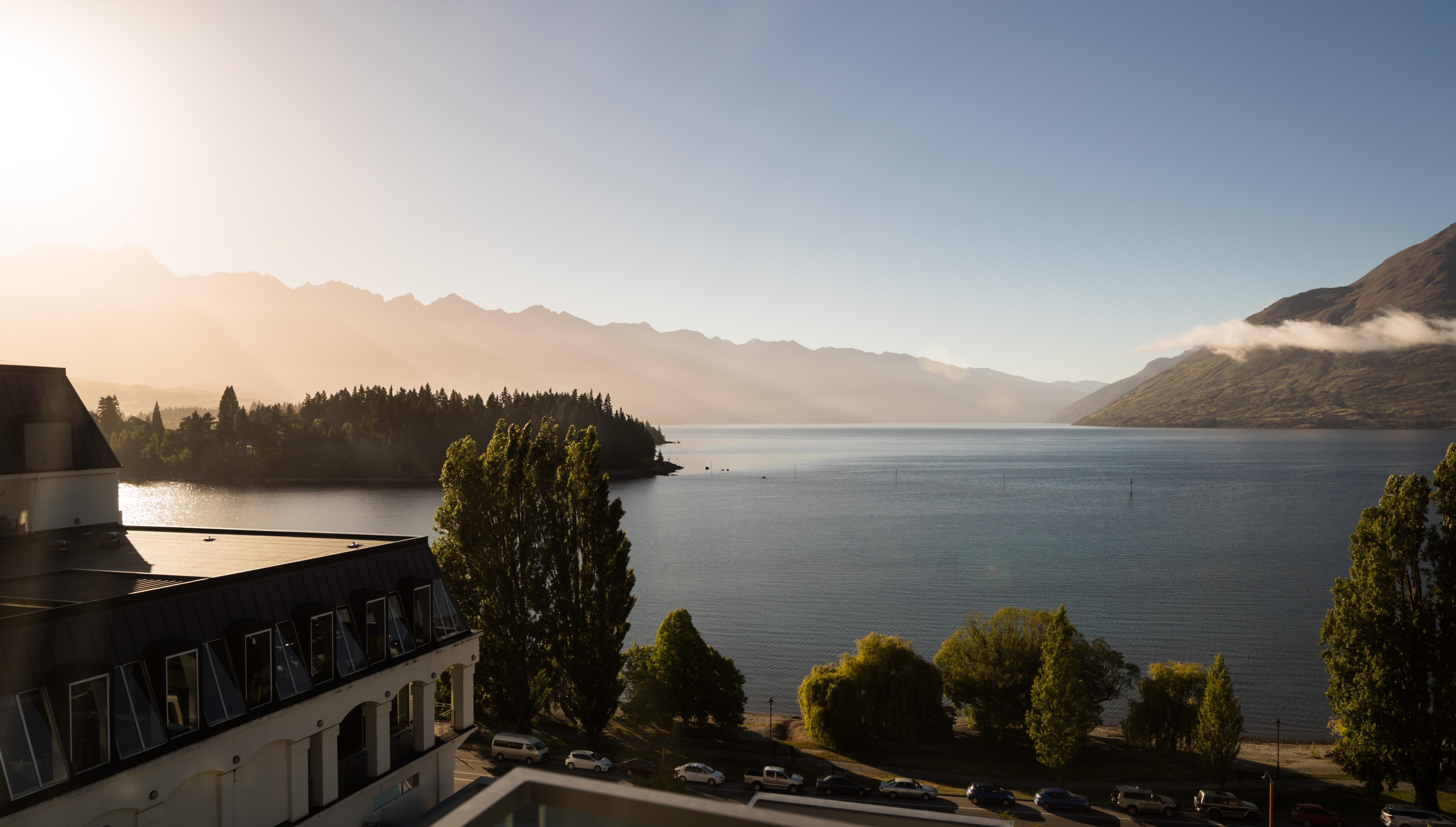 Qt Queenstown Dış mekan fotoğraf View of Lake Wakatipu from Queenstown