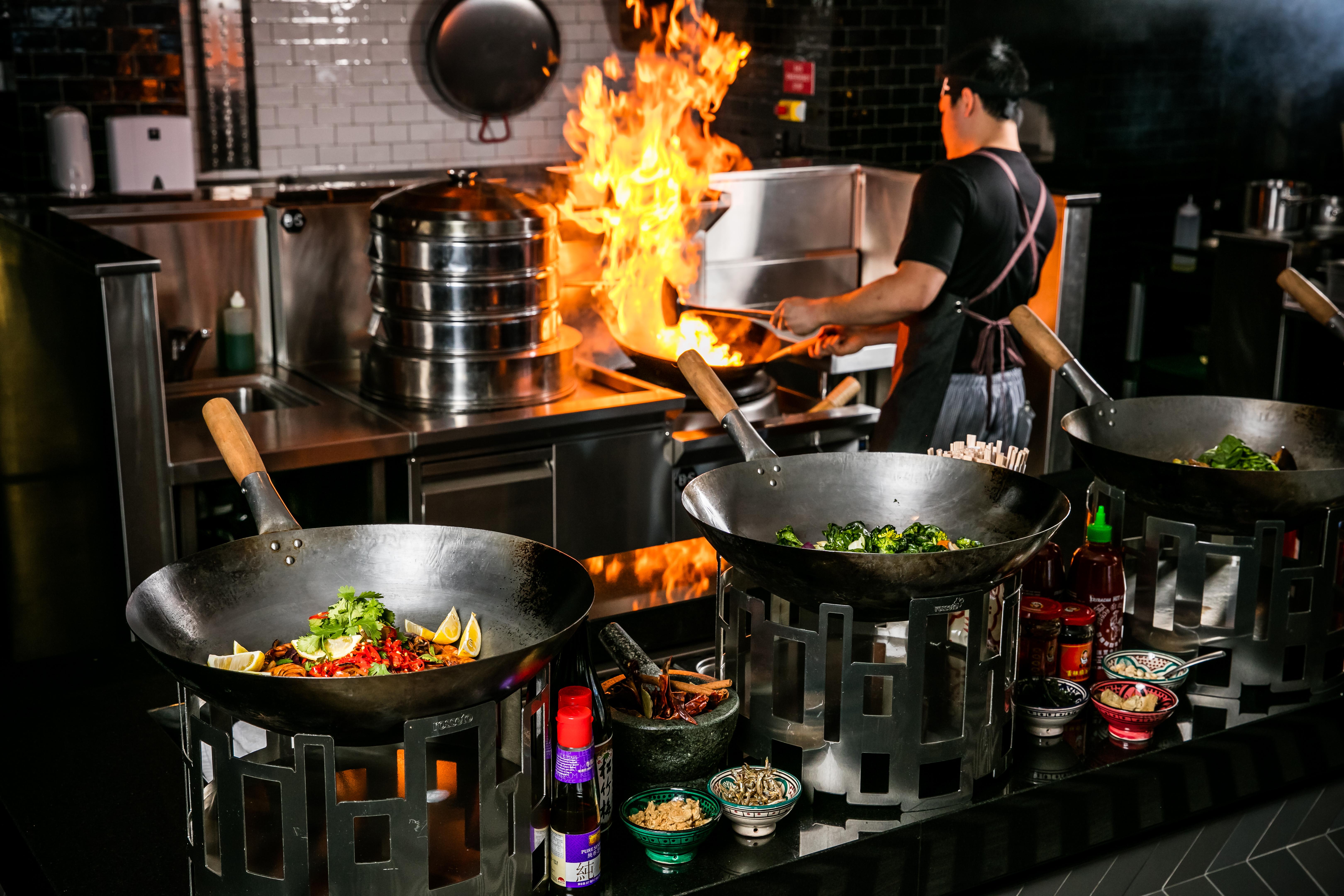 Qt Queenstown Dış mekan fotoğraf A wok being used in a restaurant kitchen